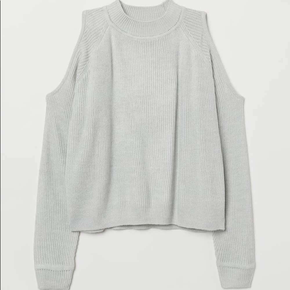 Open- shoulder sweater
